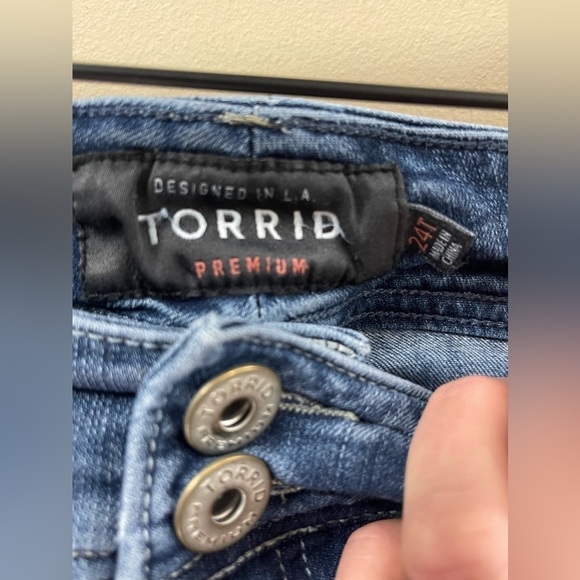 TORRID Women’s Plus Size Flare Distressed Jeans Size 24T - Picture 3 of 5